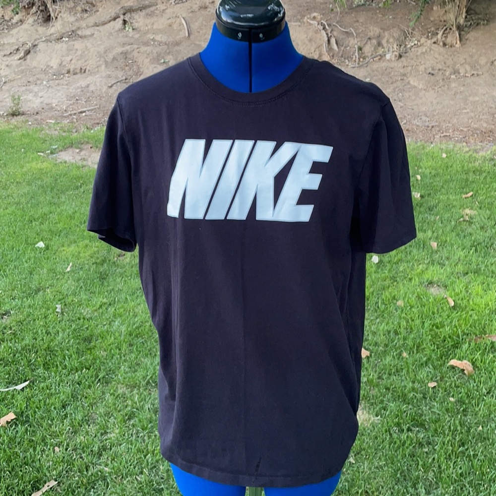 Women’s Nike Tshirt